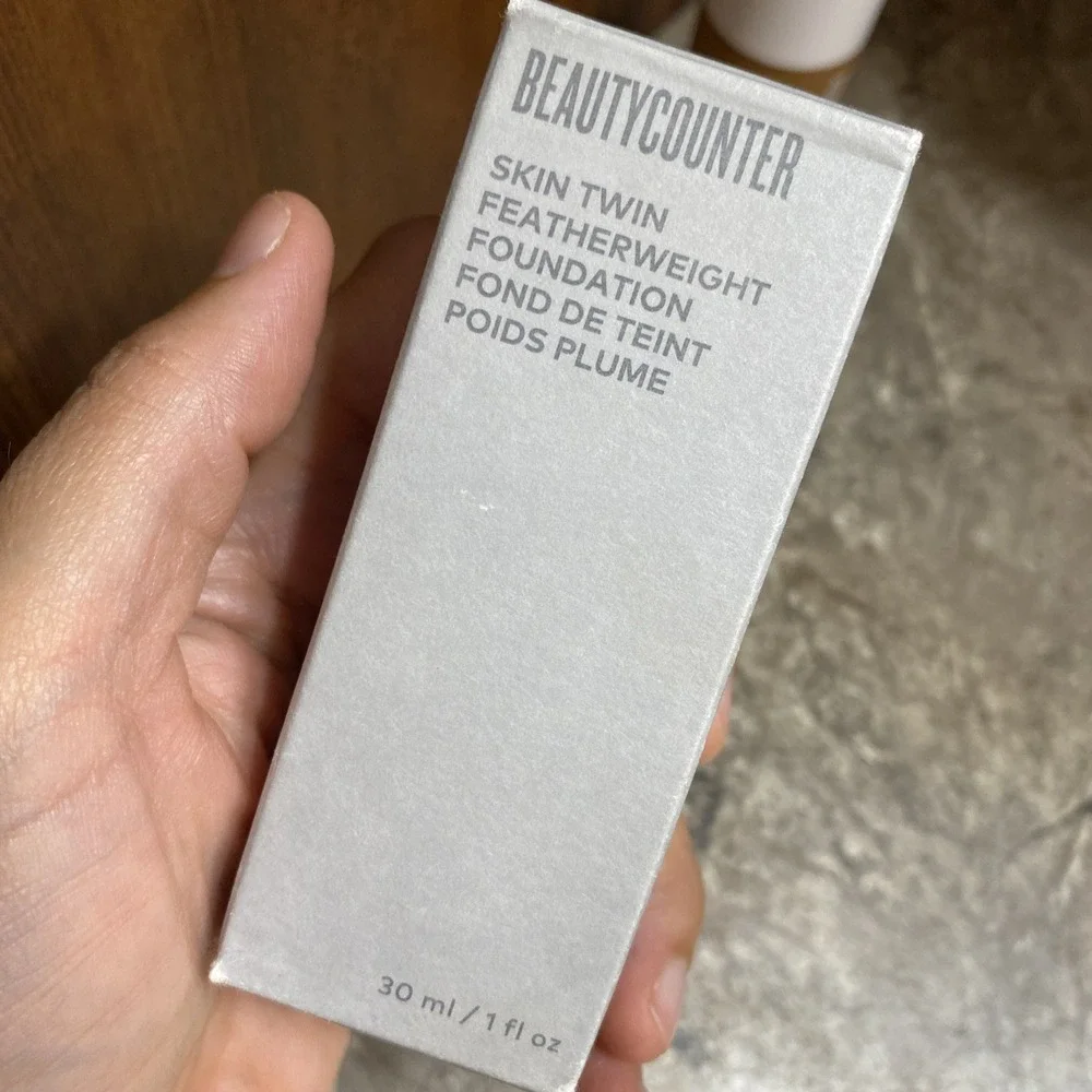 BNIB BEAUTYCOUNTER‎ Skin Twin Featherweight Foundation 1 fl oz Each Dark 510